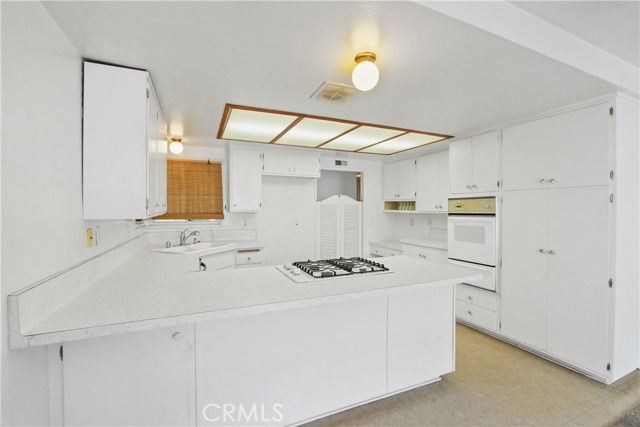 497 Westminster Avenue photo 8