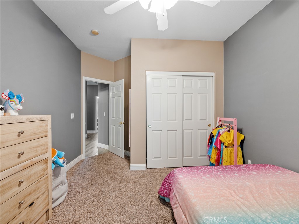 https://media.crmls.org/medias/0bfffd33-4080-45c0-b97c-fccc97551504.jpg?preset=X-Large