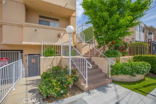 13801 Oxnard Street, 101 photo 3