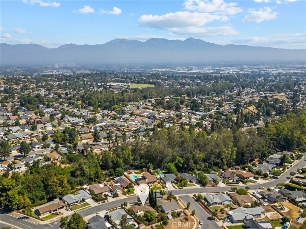 https://media.crmls.org/medias/0c013405-8d59-40ec-b607-755b7c3d4b78.jpg?preset=X-Large