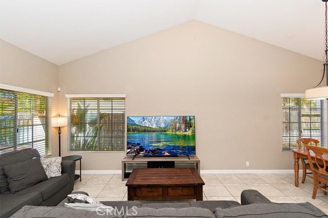 Detail Gallery Image 11 of 36 For 1126 Navarre Dr, Hemet,  CA 92543 - 4 Beds | 2/1 Baths