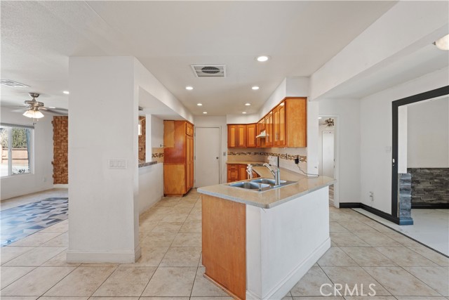 Detail Gallery Image 7 of 45 For 23859 South Rd, Apple Valley,  CA 92307 - 4 Beds | 2 Baths