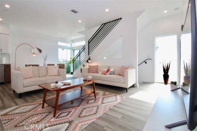 Detail Gallery Image 22 of 23 For 1416 S Cloverdale, Los Angeles,  CA 90019 - 3 Beds | 3 Baths