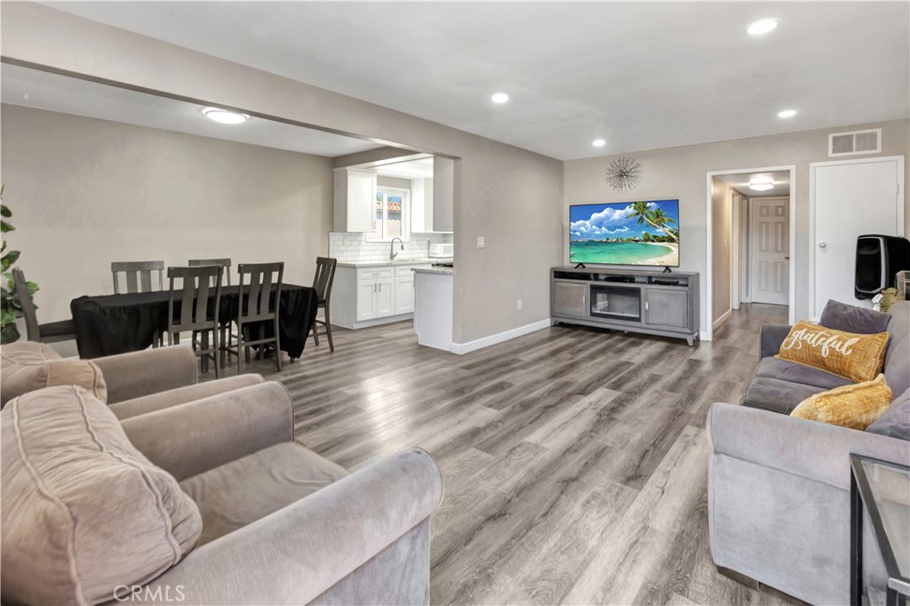 MLS #OC25153956 image #2