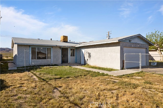 Detail Gallery Image 3 of 20 For 37920 Grand View Ave, Yermo,  CA 92398 - 3 Beds | 2 Baths