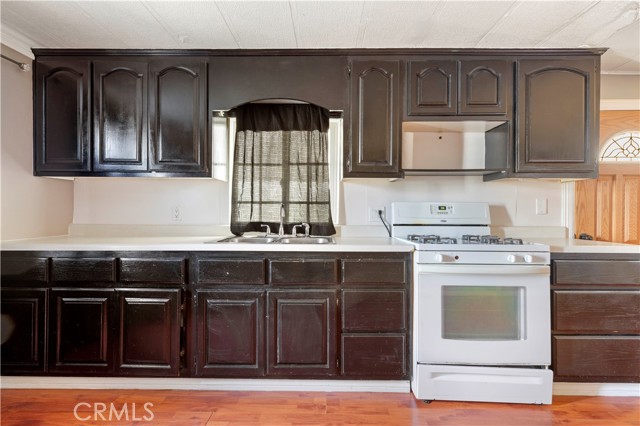 780 E 9th St, San Bernardino CA: https://media.crmls.org/medias/0c039c40-f0b1-4b20-8c7e-21df138f786d.jpg