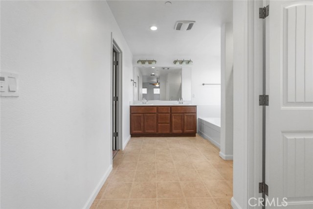 Detail Gallery Image 22 of 32 For 1416 Woodbury Ct, Merced,  CA 95348 - 5 Beds | 3 Baths
