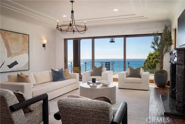 Detail Gallery Image 3 of 46 For 177 Shorecliff Rd, Corona Del Mar,  CA 92625 - 5 Beds | 5/5 Baths