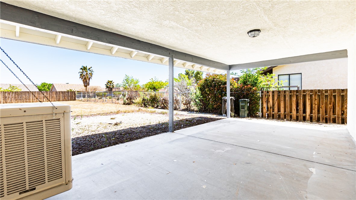 Detail Gallery Image 16 of 22 For 13677 Ivanpah Rd, Apple Valley,  CA 92308 - 3 Beds | 2 Baths