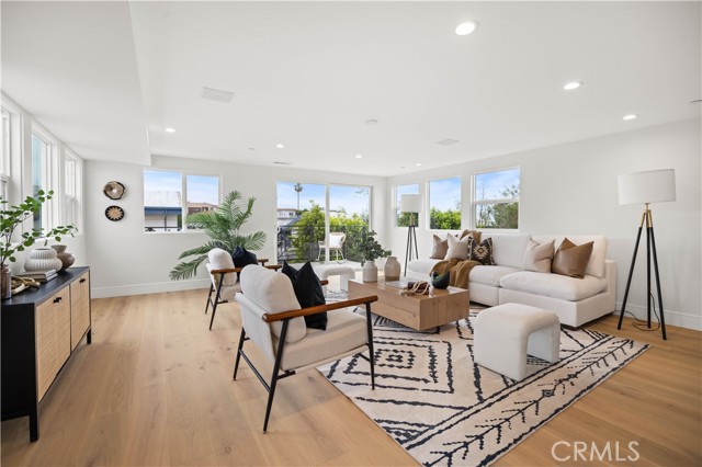 1212 19th Street, Hermosa Beach, California 90254, 4 Bedrooms Bedrooms, ,4 BathroomsBathrooms,Residential,For Sale,19th,SB26062974