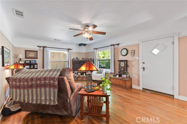 221 College Avenue, Coalinga CA: https://media.crmls.org/medias/0c05e79e-56ea-4a81-9e84-5f7d321ed0a3.jpg