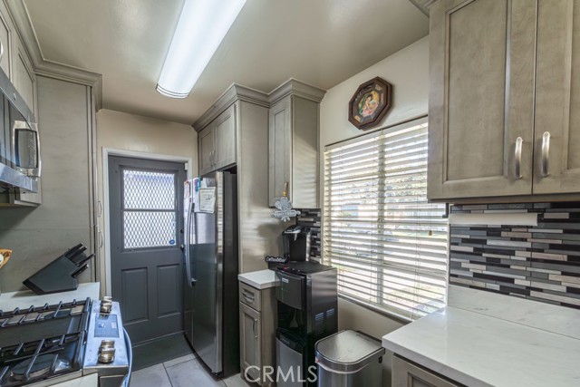 6933 Delta Avenue, Long Beach CA: https://media.crmls.org/medias/0c06eae1-9cad-4c07-b340-d782921d0fd3.jpg