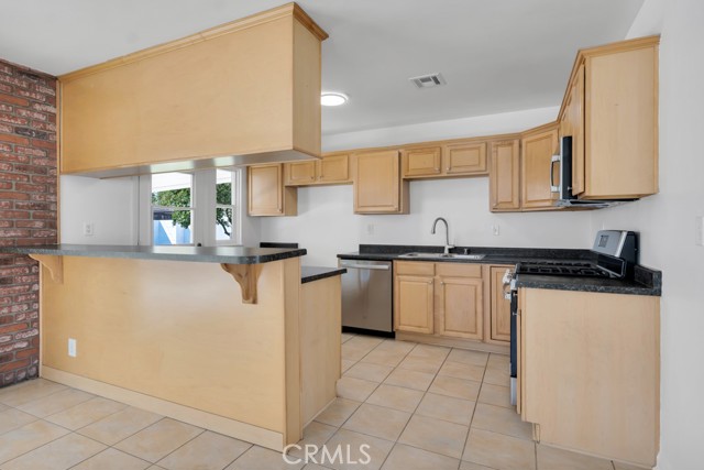 8547 Tampa Avenue, Northridge CA: https://media.crmls.org/medias/0c0712a2-f34f-411d-b4ba-d3b230e98115.jpg