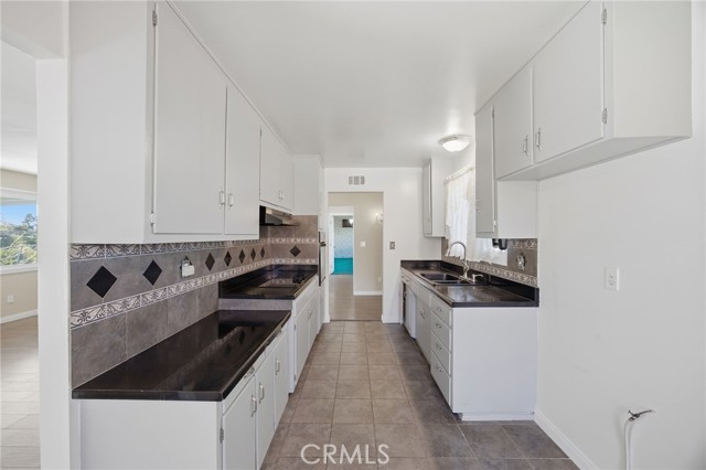 Detail Gallery Image 14 of 38 For 4975 Loris St, San Diego,  CA 92105 - 3 Beds | 2 Baths