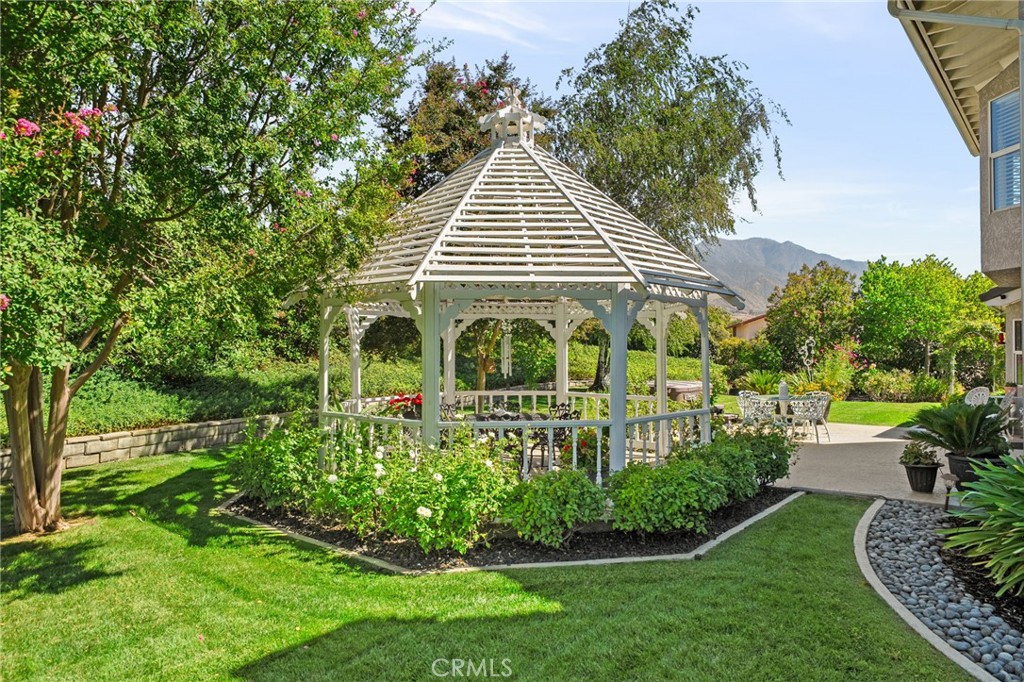 https://media.crmls.org/medias/0c07e8c4-499d-49ae-9eb3-6b1e5b9b18c0.jpg?preset=X-Large