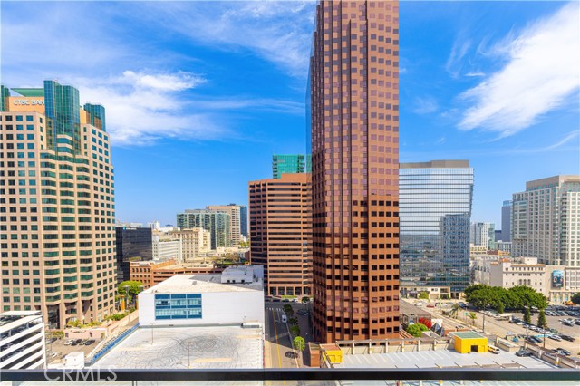 877 Francisco Street, Los Angeles CA: https://media.crmls.org/medias/0c091168-d5da-4abd-8676-b7dd26388af5.jpg