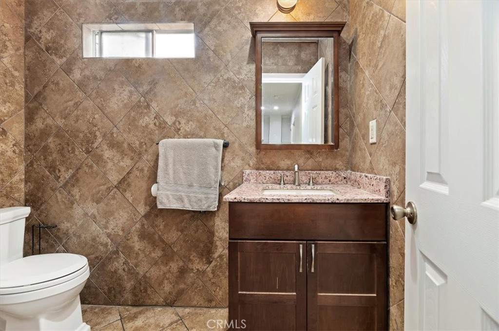 https://media.crmls.org/medias/0c0a0388-772a-41d2-9fd9-acb3bb8496aa.jpg?preset=X-Large