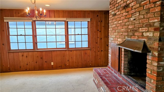 519 Poppy Avenue, Corona del Mar CA: https://media.crmls.org/medias/0c0ab366-ca1e-4103-9a8d-03c04c01e639.jpg
