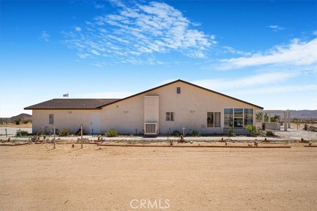61975 La Brisa Drive, Joshua Tree CA: https://media.crmls.org/medias/0c0b2010-b8ce-473a-891f-e4743bc1fcd3.jpg