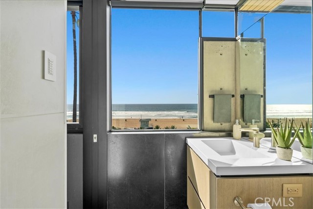 4320 The Strand, Manhattan Beach, California 90266, 3 Bedrooms Bedrooms, ,1 BathroomBathrooms,Residential,Sold,The Strand,SB22024203