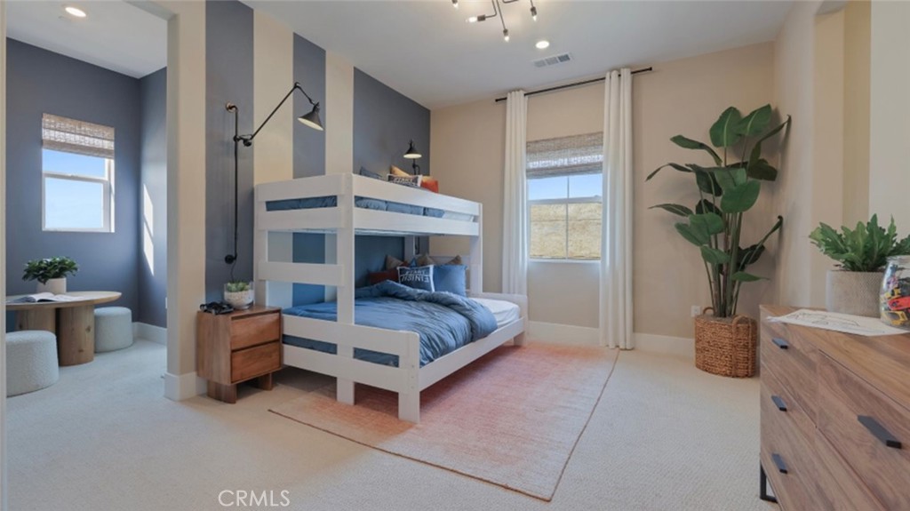 https://media.crmls.org/medias/0c0c69dd-ef7a-4350-b63b-c476f30e91fd.jpg?preset=X-Large