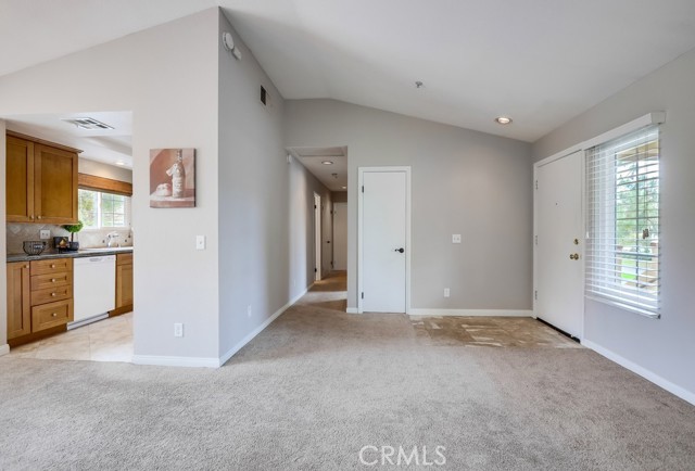 253 Gallery Way, Tustin CA: https://media.crmls.org/medias/0c0dda7f-98b2-49a9-a851-473b5453ecb4.jpg