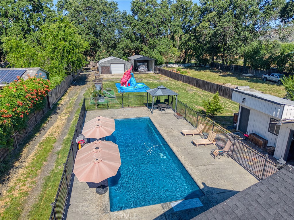 https://media.crmls.org/medias/0c0e3207-18e3-4c97-9e37-15b64701c8e2.jpg?preset=X-Large