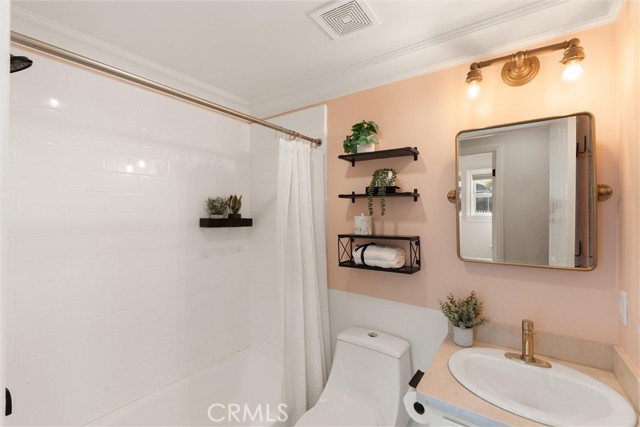 Detail Gallery Image 10 of 17 For 2546 E 10th, Long Beach,  CA 90804 - 2 Beds | 2 Baths