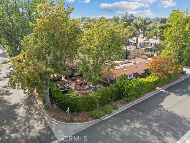 13405 Tiara Street, Valley Glen CA: https://media.crmls.org/medias/0c0f2b76-7d87-46c2-8fb8-174550c62345.jpg