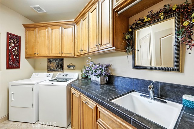 Detail Gallery Image 40 of 60 For 13204 Michaelangelo Dr, Bakersfield,  CA 93314 - 5 Beds | 3 Baths