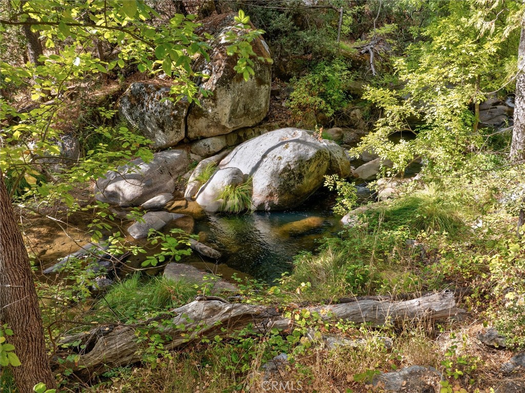 https://media.crmls.org/medias/0c0fd32d-7396-4941-b0fc-df384109847f.jpg?preset=X-Large