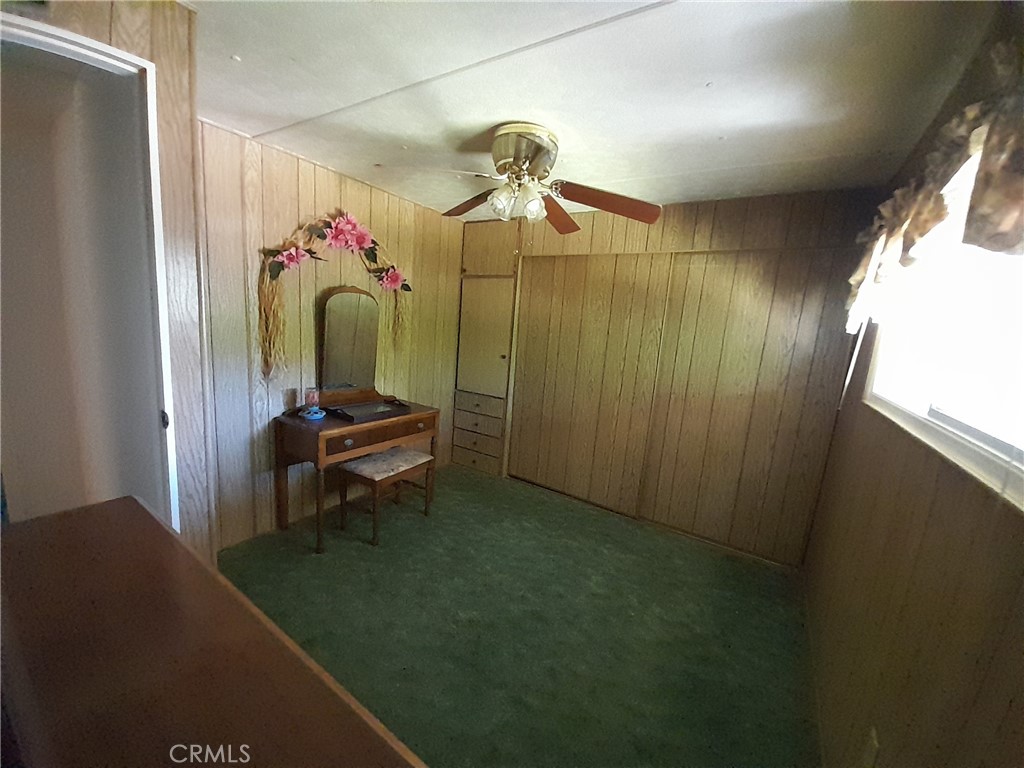 https://media.crmls.org/medias/0c106a5d-5ed9-4a74-8e23-d91b1954ed3c.jpg?preset=X-Large