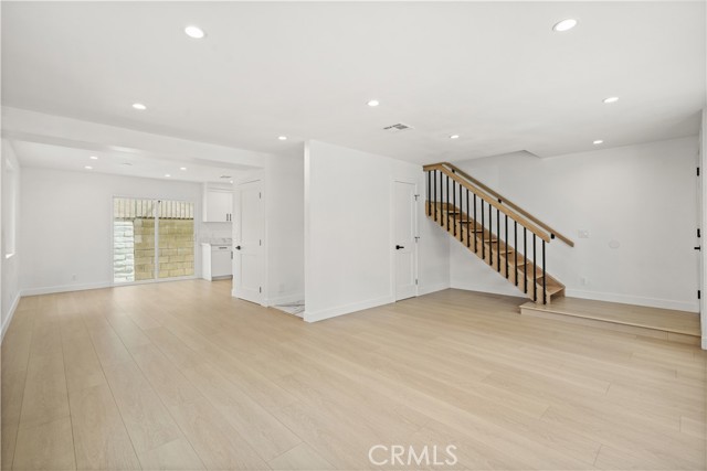 Detail Gallery Image 7 of 49 For 7010 a Lennox Ave a,  Van Nuys,  CA 91405 - 4 Beds | 2 Baths