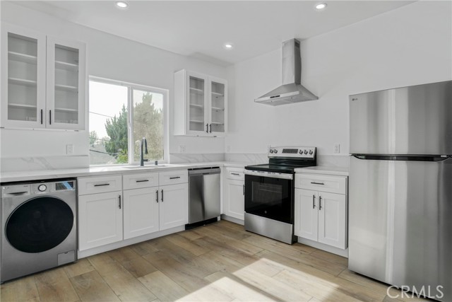 Detail Gallery Image 38 of 43 For 7909 Aldea Ave, Lake Balboa,  CA 91406 - 6 Beds | 5/2 Baths