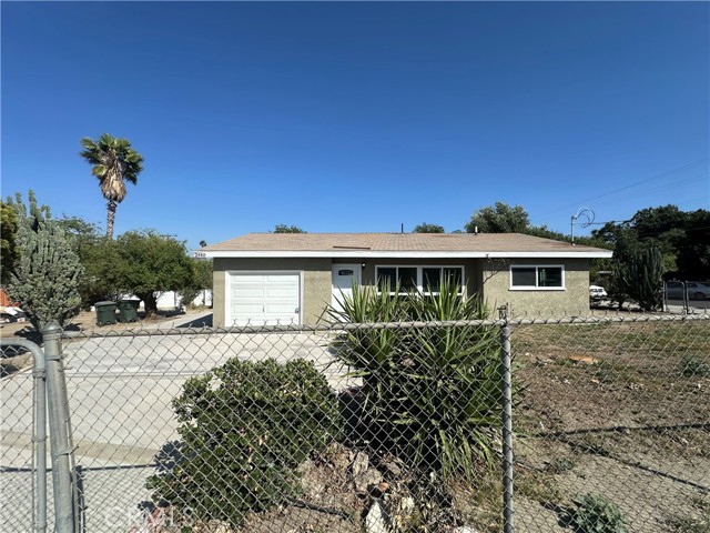 Detail Gallery Image 1 of 9 For 2480 Hall Ave, Jurupa Valley,  CA 92509 - 3 Beds | 1/1 Baths