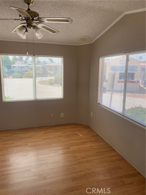 1295 S Cawston Avenue, Hemet CA: https://media.crmls.org/medias/0c129bcf-10bd-4e03-ac47-20936e5aa5ca.jpg