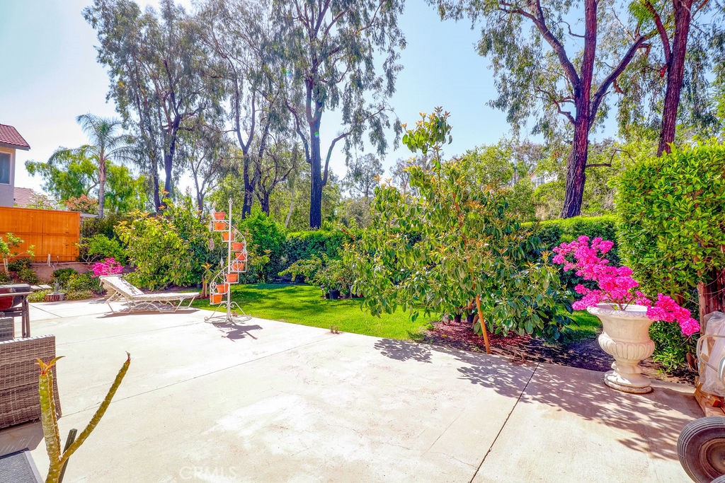 https://media.crmls.org/medias/0c13d43e-299a-490b-8215-f0f43ad323eb.jpg?preset=X-Large