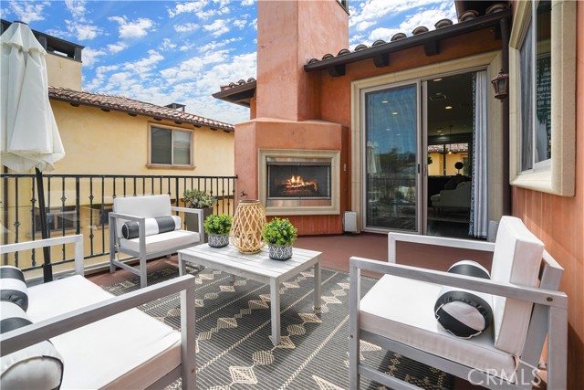 615 Pacific Coast Highway, Redondo Beach, California 90277, 3 Bedrooms Bedrooms, ,3 BathroomsBathrooms,Residential,Sold,Pacific Coast Highway,SB22124725