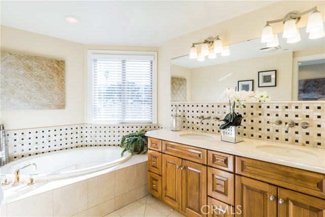 206 Calle Miramar, Redondo Beach, California 90277, 4 Bedrooms Bedrooms, ,3 BathroomsBathrooms,Residential,Sold,Calle Miramar,SB17021229