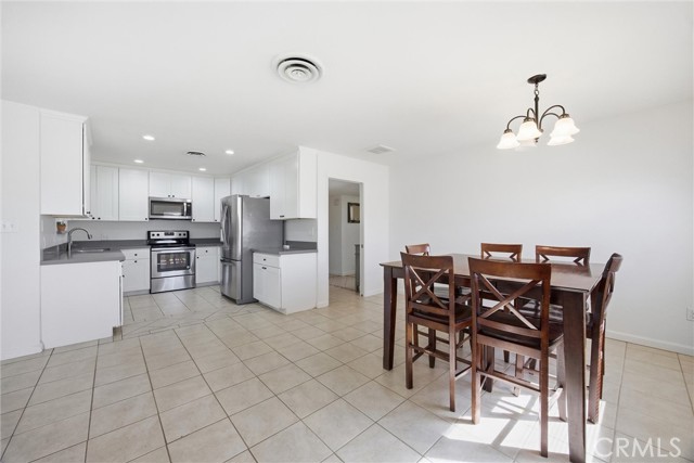 Detail Gallery Image 23 of 46 For 2505 Courtleigh, Bakersfield,  CA 93309 - 3 Beds | 2 Baths