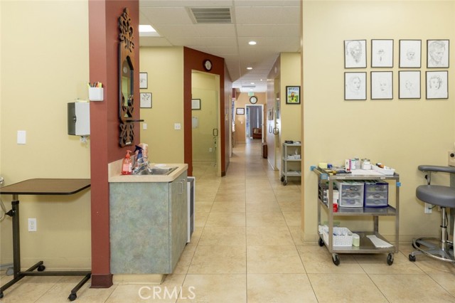 6624 Van Nuys Boulevard, Van Nuys CA: https://media.crmls.org/medias/0c1462d7-4a53-426b-8073-675bf82c5519.jpg