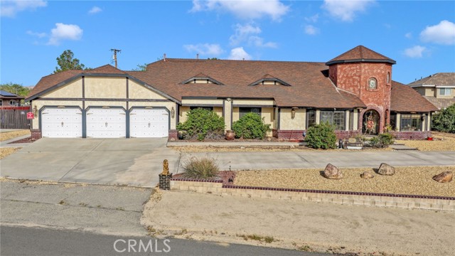 Detail Gallery Image 3 of 65 For 13889 Olathe Rd, Apple Valley,  CA 92307 - 5 Beds | 2/1 Baths