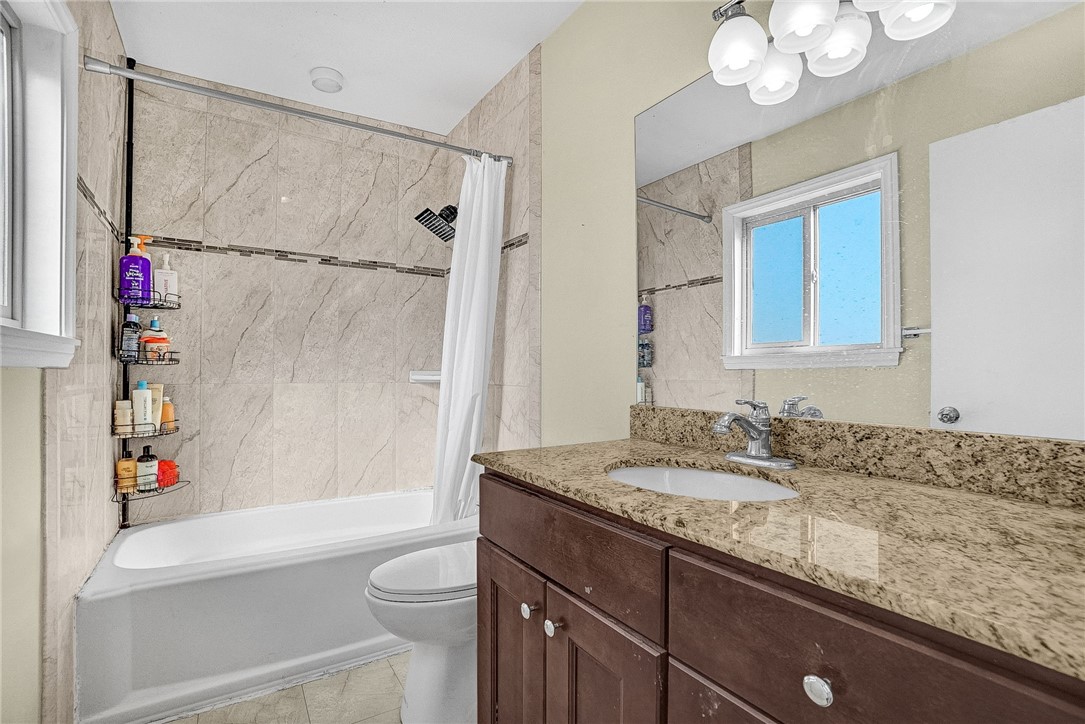 Detail Gallery Image 30 of 40 For 14435 Valerio St #10,  Van Nuys,  CA 91405 - 3 Beds | 2/1 Baths