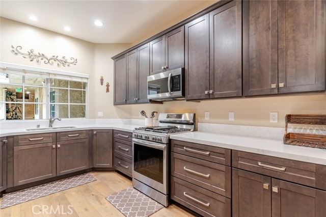 Detail Gallery Image 7 of 25 For 10604 Valley Spring Ln #105,  Toluca Lake,  CA 91602 - 2 Beds | 2 Baths