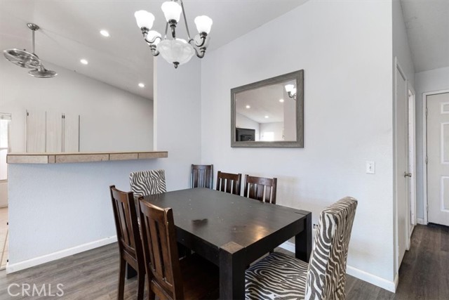 10715 Wakefield E Street, Adelanto CA: https://media.crmls.org/medias/0c167d14-3d41-4076-819d-90c1e64e280d.jpg