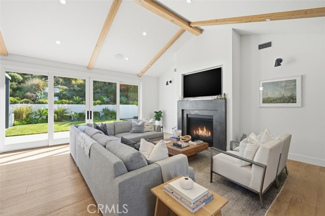 Detail Gallery Image 5 of 38 For 2848 Carob, Newport Beach,  CA 92660 - 5 Beds | 4/1 Baths