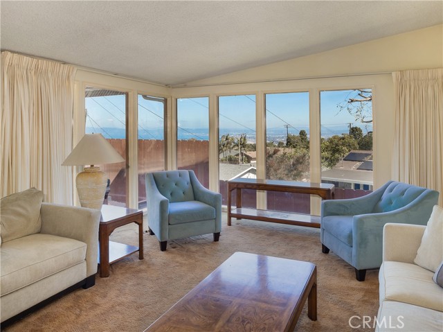 26915 Grayslake Road, Rancho Palos Verdes, California 90275, 4 Bedrooms Bedrooms, ,Residential,For Sale,Grayslake,PV24069416