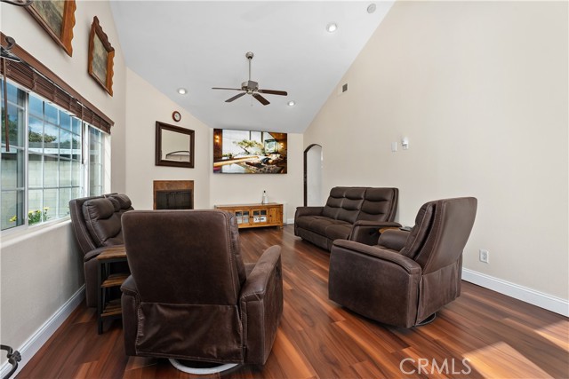 Image 3 of 27 For 2165 Romneya Drive