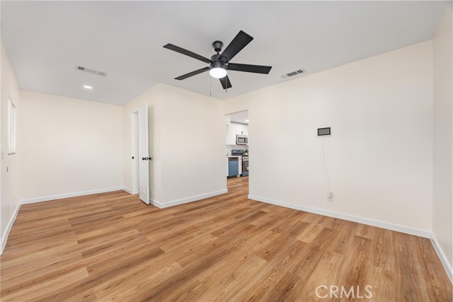326 Water Street, Bakersfield CA: https://media.crmls.org/medias/0c18b2bb-60dd-4922-a842-643da645e183.jpg