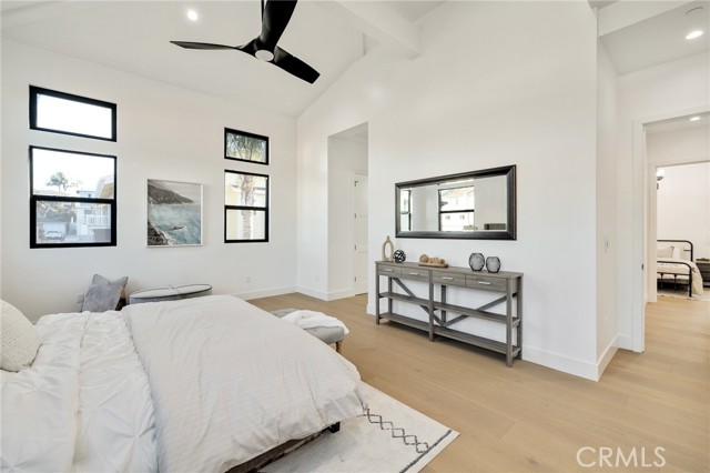 Detail Gallery Image 7 of 33 For 2414 Clark Ln #B,  Redondo Beach,  CA 90278 - 4 Beds | 4/2 Baths